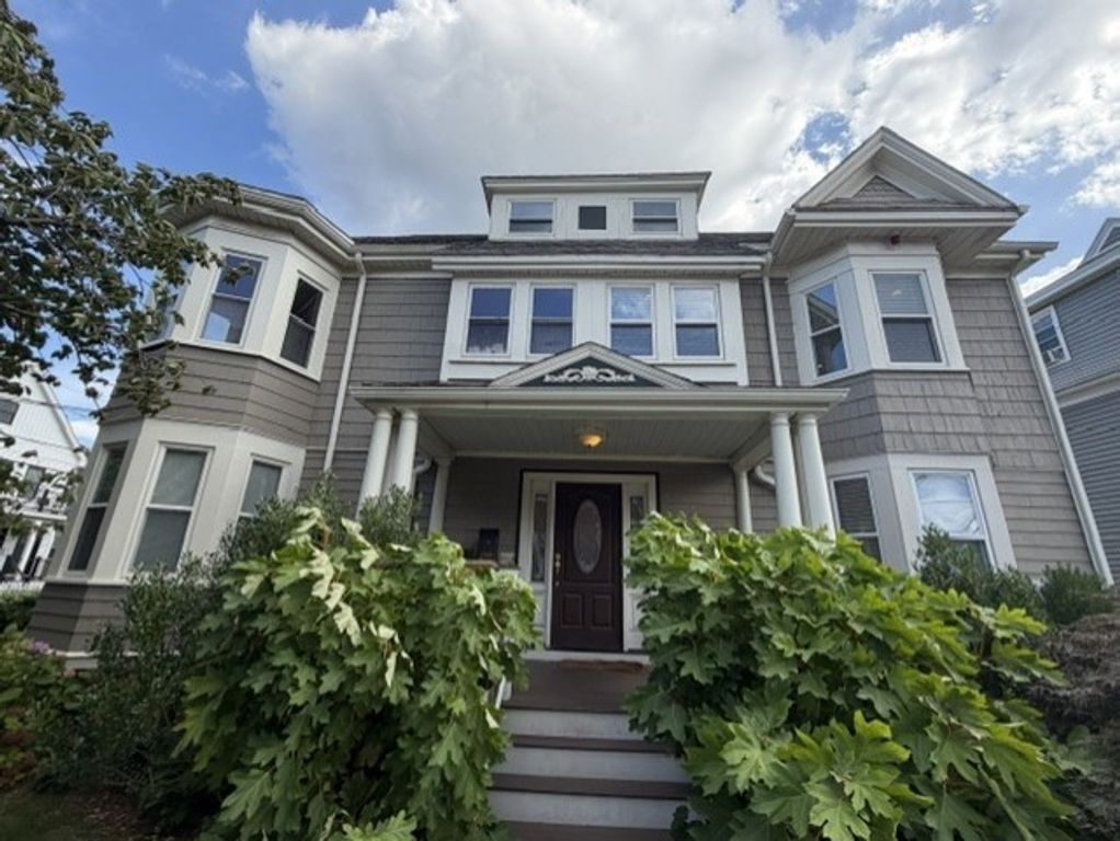 2 Holton St 2B, Medford, MA 02155