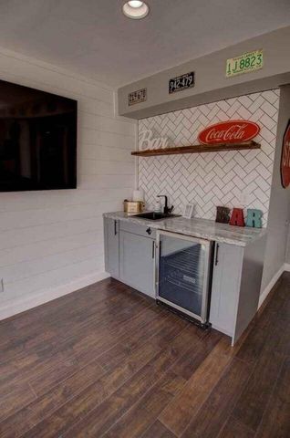 570 Main STREET, Dakota, MN 55925