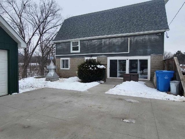 570 Main STREET, Dakota, MN 55925