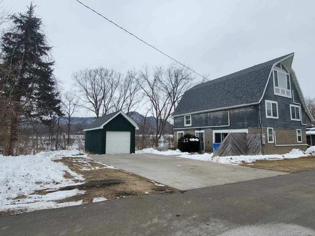 570 Main STREET, Dakota, MN 55925