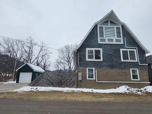 570 Main STREET, Dakota, MN 55925
