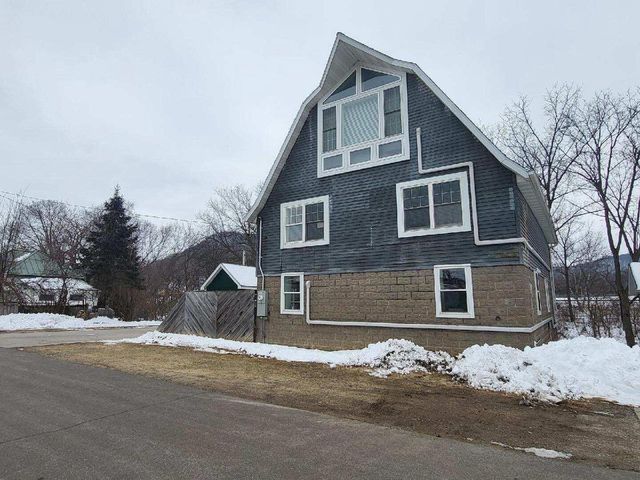 570 Main STREET, Dakota, MN 55925