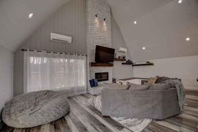 570 Main STREET, Dakota, MN 55925