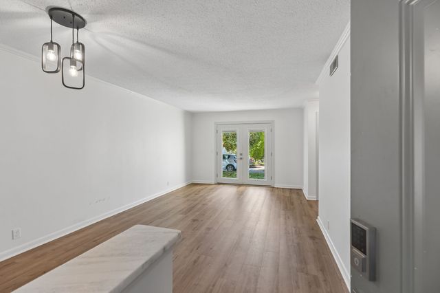 6680 Charlotte Pike Apt C1, Nashville, TN 37209