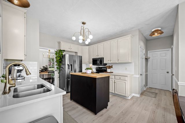 212 Comer Cir, Murfreesboro, TN 37128