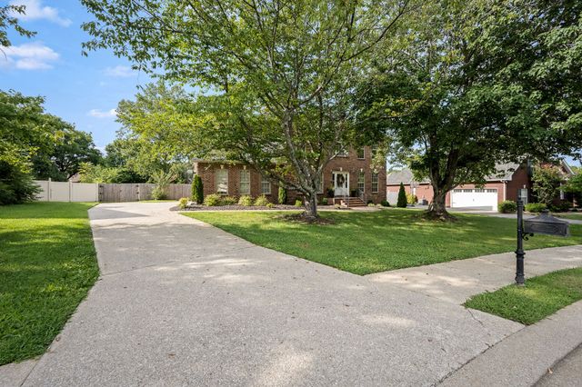 212 Comer Cir, Murfreesboro, TN 37128
