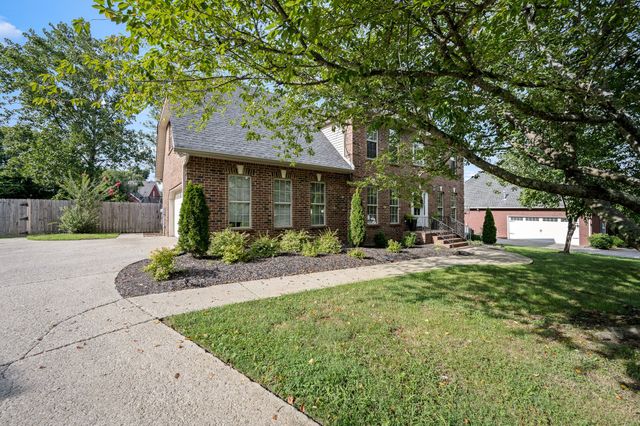 212 Comer Cir, Murfreesboro, TN 37128