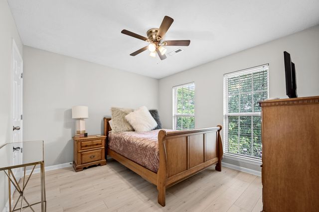 212 Comer Cir, Murfreesboro, TN 37128