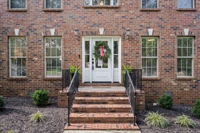 212 Comer Cir, Murfreesboro, TN 37128