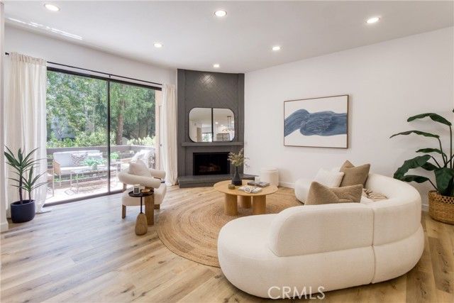 21900 Marylee Street 293, Woodland Hills (los Angeles), CA 91367