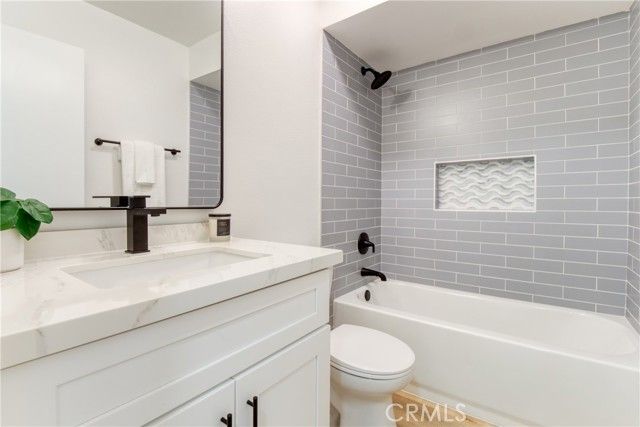 21900 Marylee Street 293, Woodland Hills (los Angeles), CA 91367