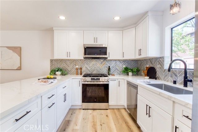 21900 Marylee Street 293, Woodland Hills (los Angeles), CA 91367