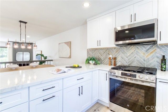 21900 Marylee Street 293, Woodland Hills (los Angeles), CA 91367