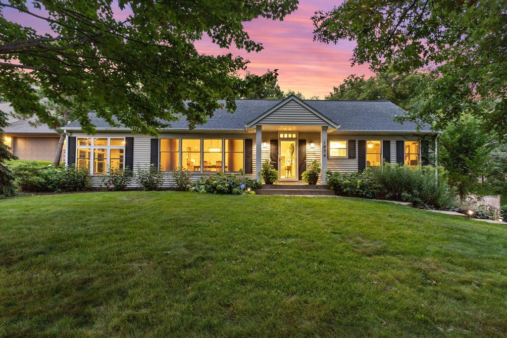 1874 Stryker Avenue, West Saint Paul, MN 55118
