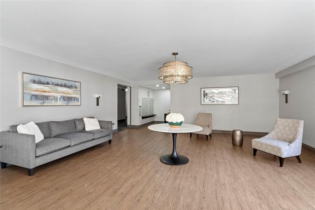 125 Main Street 2N, Port Washington, NY 11050