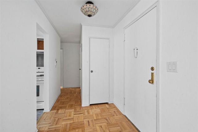 125 Main Street 2N, Port Washington, NY 11050