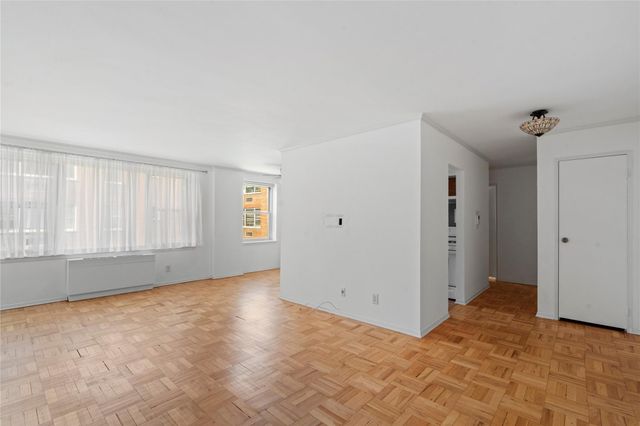 125 Main Street 2N, Port Washington, NY 11050