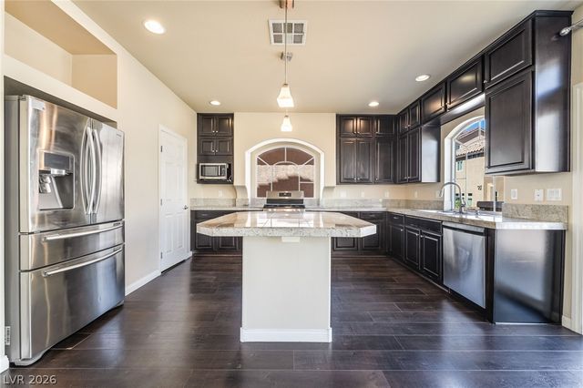 5282 Ledgewood Creek Avenue, Las Vegas, NV 89141