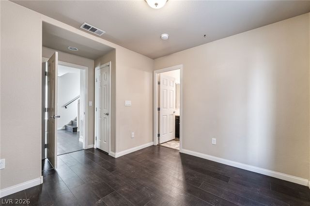 5282 Ledgewood Creek Avenue, Las Vegas, NV 89141