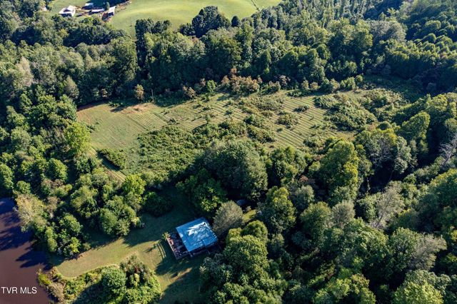 306 Bear Branch Rd, Roan Mountain, TN 37687