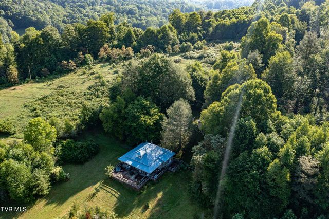 306 Bear Branch Rd, Roan Mountain, TN 37687