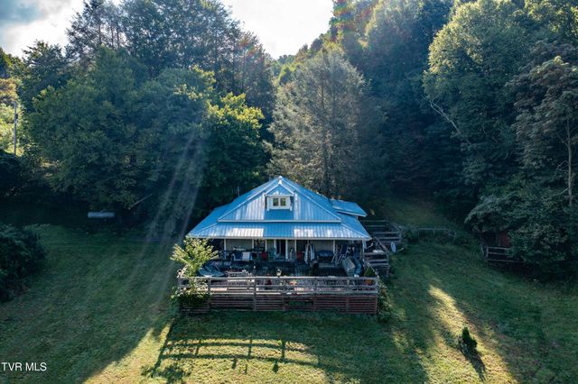 306 Bear Branch Rd, Roan Mountain, TN 37687