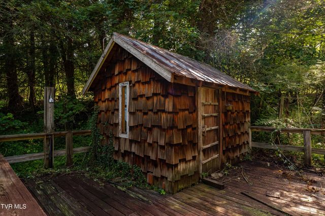 306 Bear Branch Rd, Roan Mountain, TN 37687