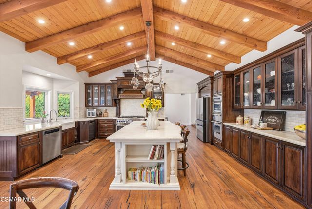 6007 Colodny Drive, Agoura Hills, CA 91301