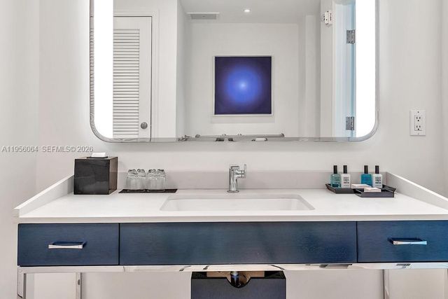 4401 Collins Ave 1712, Miami Beach, FL 33140