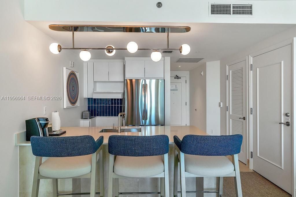 Image 10 of property listing at 4401 Collins Ave 1712, Miami Beach, FL 33140