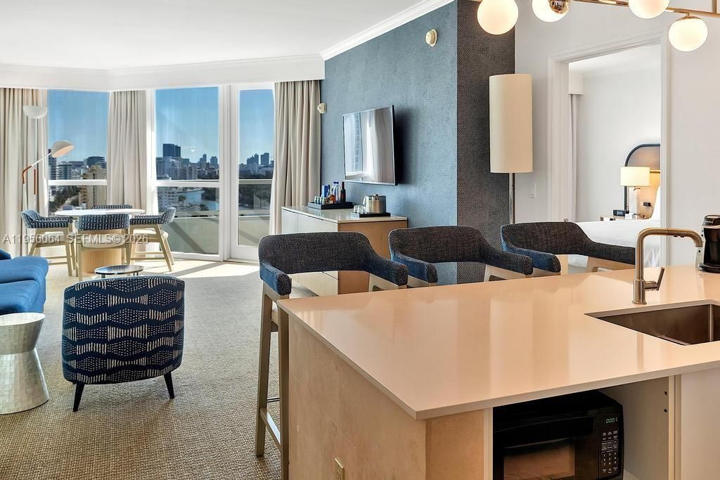 Image 13 of property listing at 4401 Collins Ave 1712, Miami Beach, FL 33140