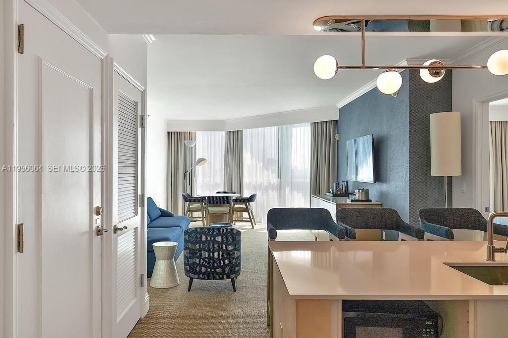 Image 14 of property listing at 4401 Collins Ave 1712, Miami Beach, FL 33140