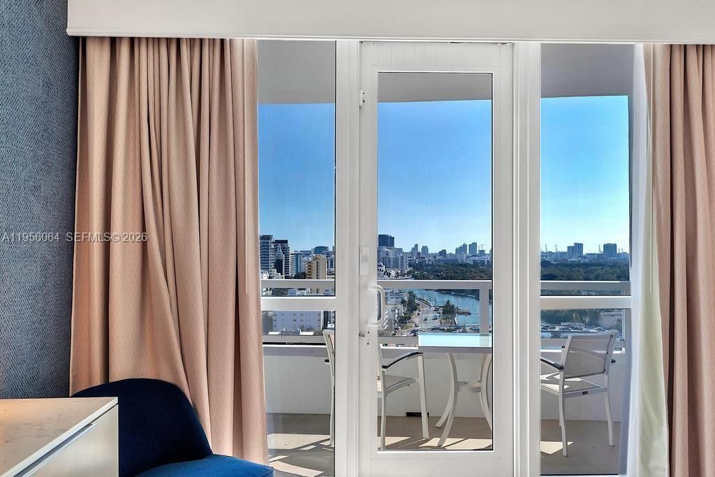 Image 16 of property listing at 4401 Collins Ave 1712, Miami Beach, FL 33140