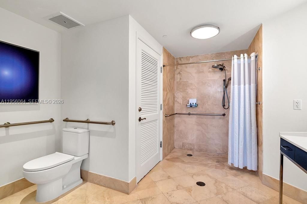 Image 24 of property listing at 4401 Collins Ave 1712, Miami Beach, FL 33140