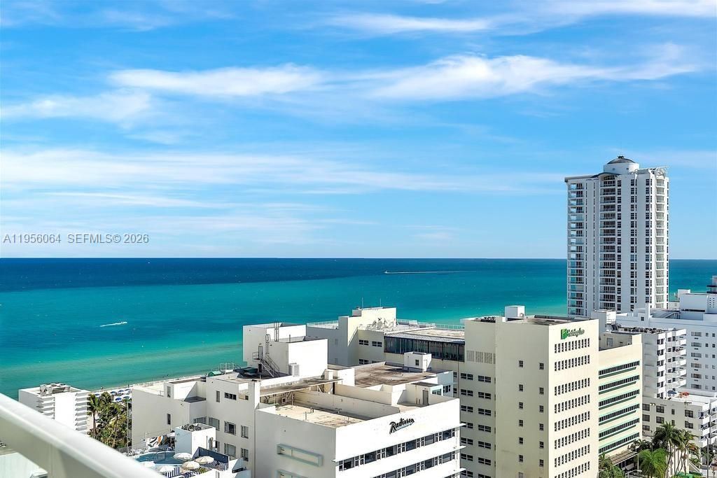 Image 28 of property listing at 4401 Collins Ave 1712, Miami Beach, FL 33140