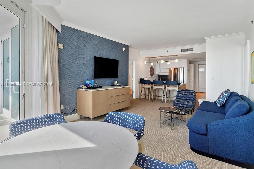 Image 3 of property listing at 4401 Collins Ave 1712, Miami Beach, FL 33140