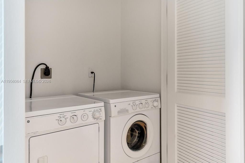 Image 30 of property listing at 4401 Collins Ave 1712, Miami Beach, FL 33140