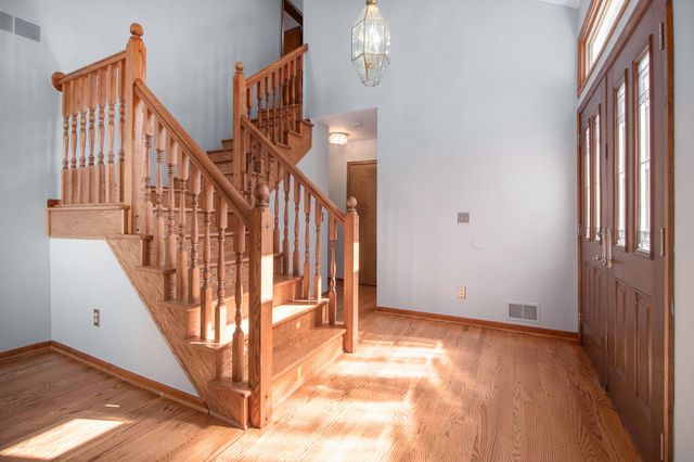 312 Dorchester Way, Milford Vlg, MI 48381