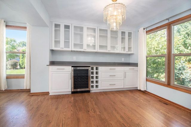 312 Dorchester Way, Milford Vlg, MI 48381