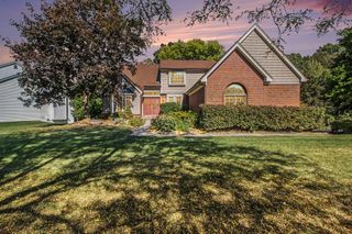 312 Dorchester Way, Milford Vlg, MI 48381