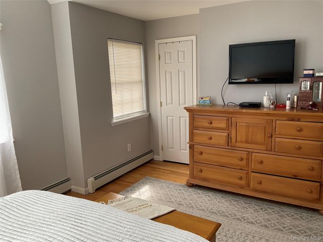 7 Tipton Drive W, Shirley, NY 11967