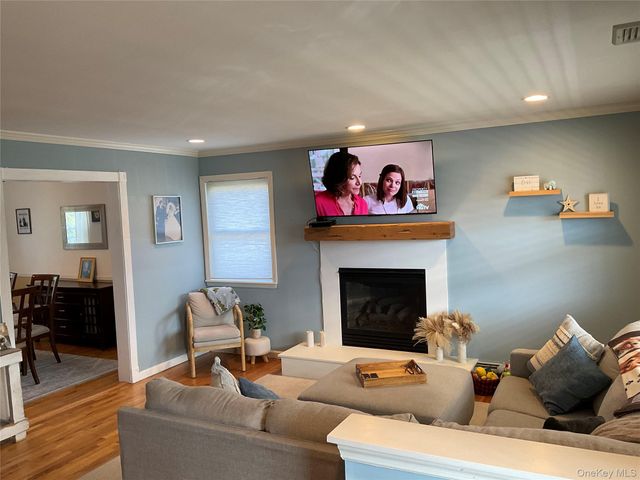 7 Tipton Drive W, Shirley, NY 11967