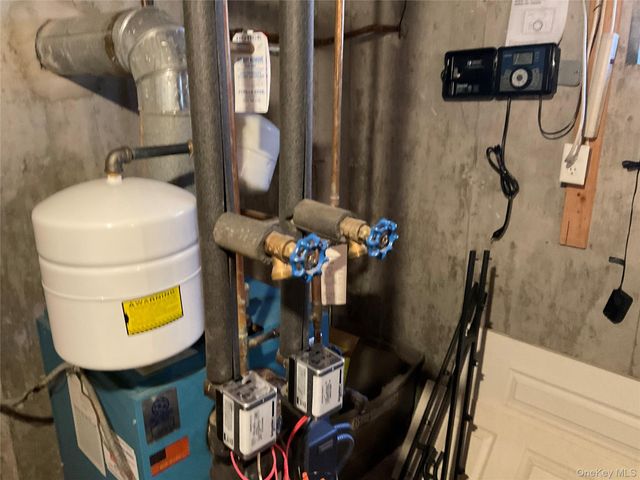 7 Tipton Drive W, Shirley, NY 11967