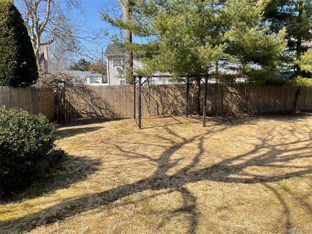 7 Tipton Drive W, Shirley, NY 11967