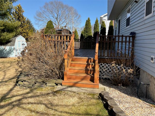 7 Tipton Drive W, Shirley, NY 11967