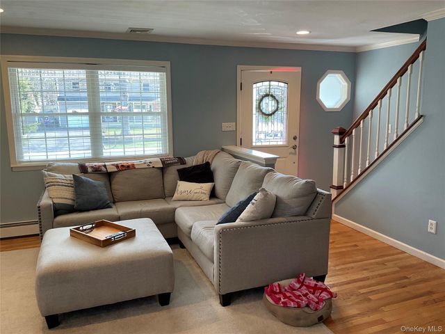 7 Tipton Drive W, Shirley, NY 11967