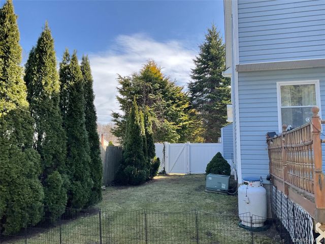 7 Tipton Drive W, Shirley, NY 11967