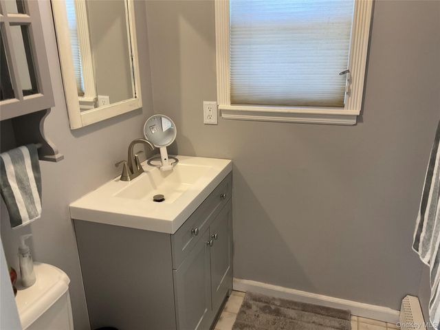 7 Tipton Drive W, Shirley, NY 11967