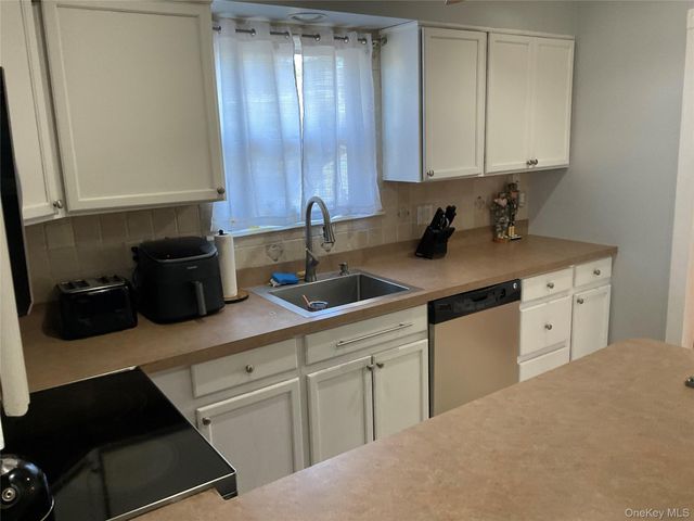 7 Tipton Drive W, Shirley, NY 11967