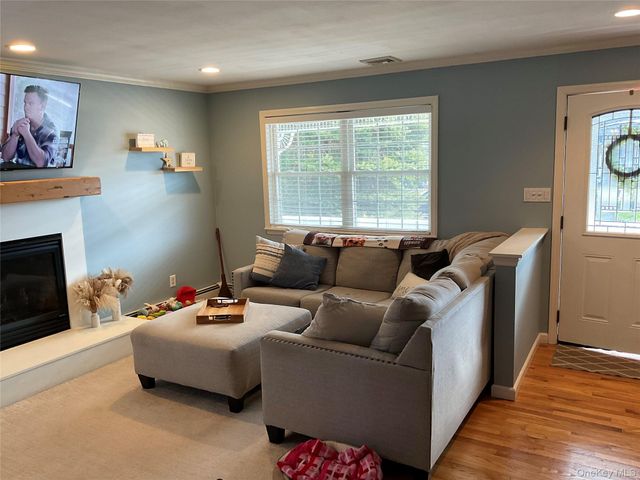 7 Tipton Drive W, Shirley, NY 11967